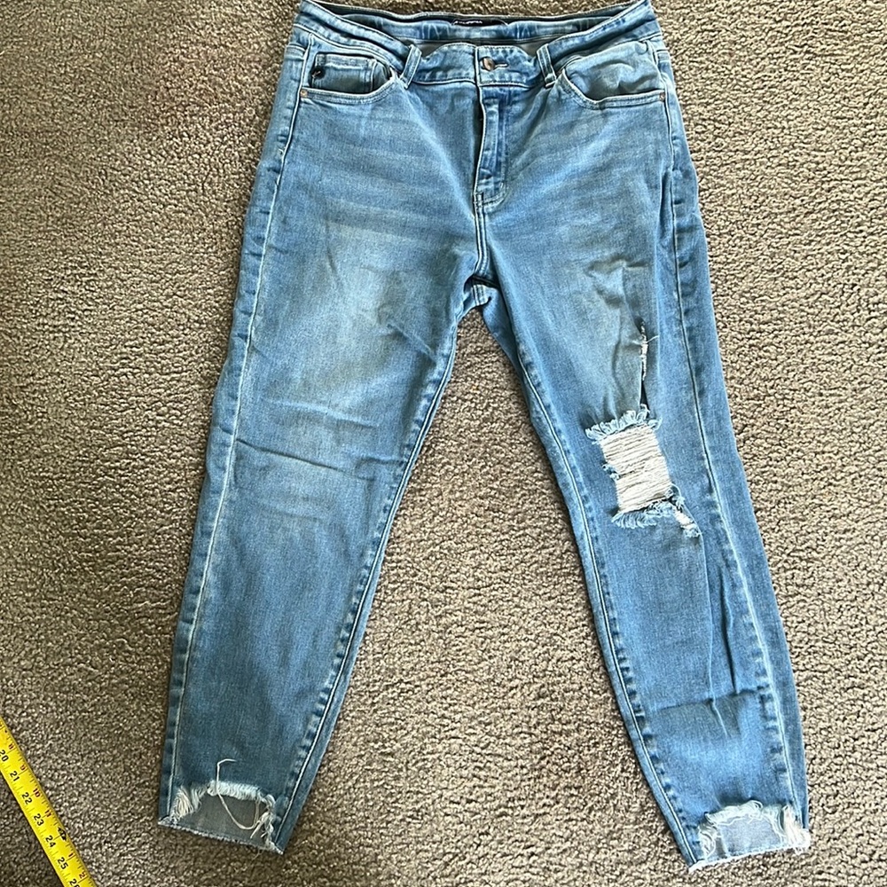 KanCan exclu for Maurice’s jeans with destruction and frayed hem. 14. Like new!